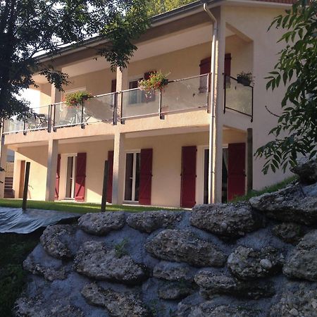 Le Mas De Servant Roulottes Et Chambres D'Hotes Auberives-en-Royans Exterior foto