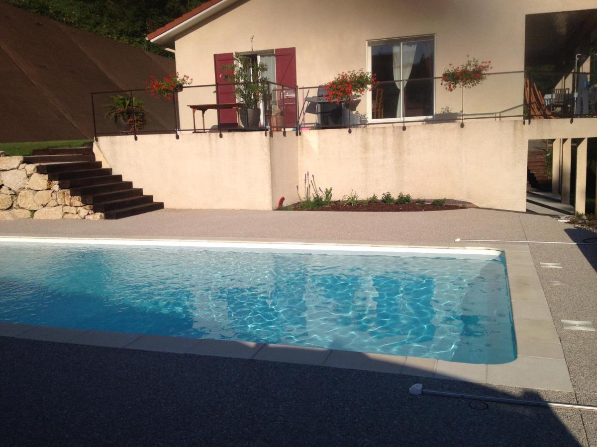Le Mas De Servant Roulottes Et Chambres D'Hotes Auberives-en-Royans Exterior foto