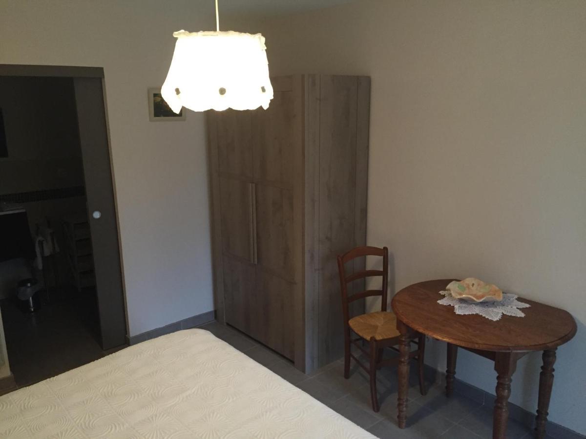 Le Mas De Servant Roulottes Et Chambres D'Hotes Auberives-en-Royans Habitación foto