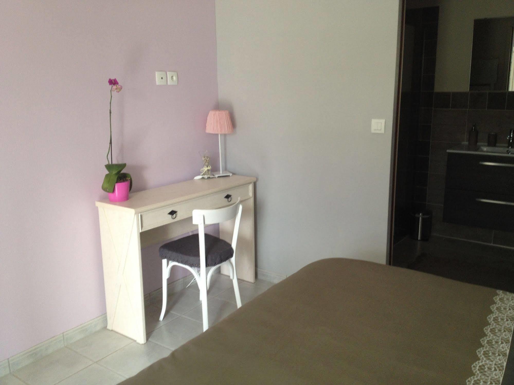Le Mas De Servant Roulottes Et Chambres D'Hotes Auberives-en-Royans Exterior foto