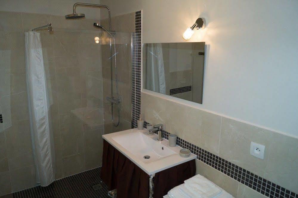 Le Mas De Servant Roulottes Et Chambres D'Hotes Auberives-en-Royans Exterior foto
